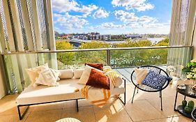 Absolute Waterfront Retreat In Barangaroo!